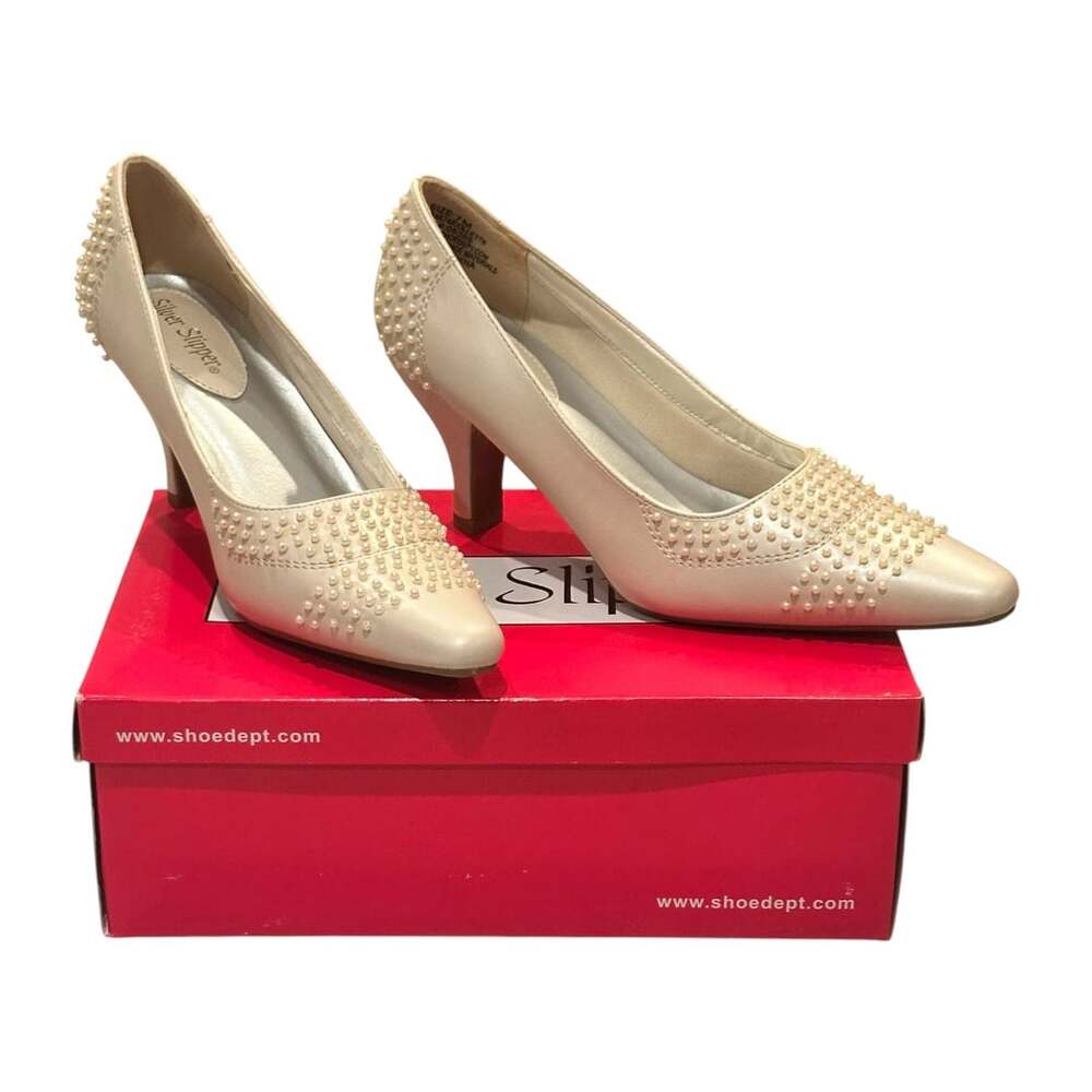 Silver Slipper Pumps Size 7M Beige Pearl Embellished Kitten Heels